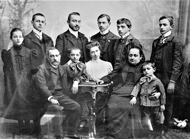 A Vidovszky család V9